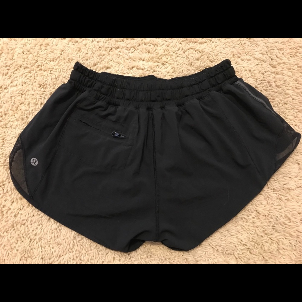 Size 4 Lululemon Hotty Hot shorts 2”
